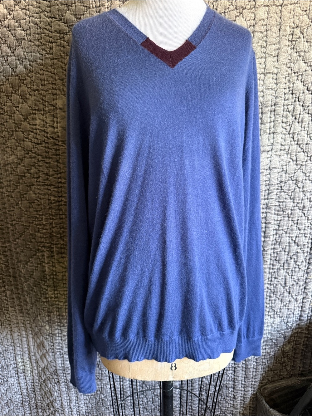 Marc Jacobs Men’s V-Neck Sweater in Periwinkle with Burgundy Accent 100%Cashmere